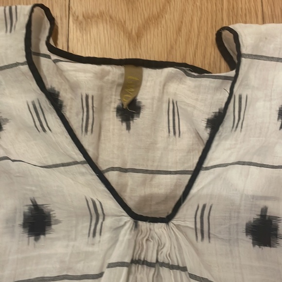 TWO New a York linen loose top - Picture 2 of 4